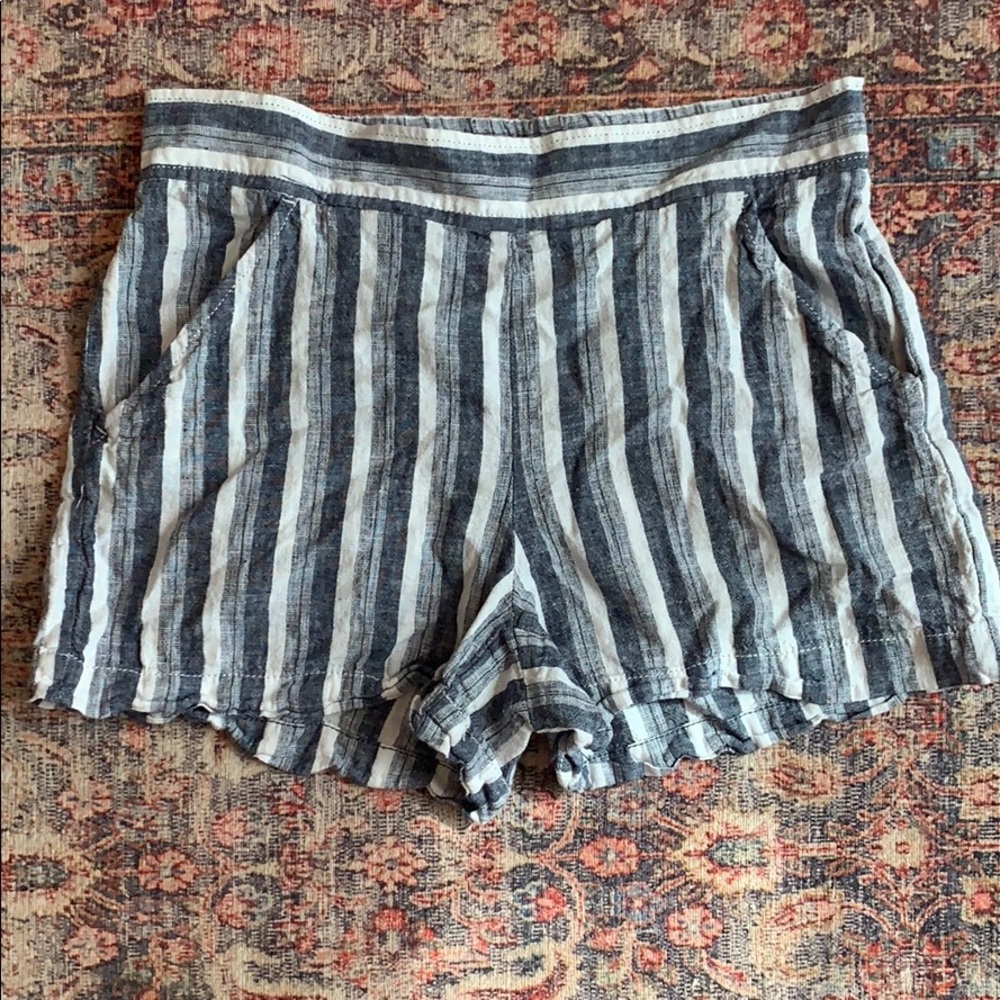 Striped shorts with pockets